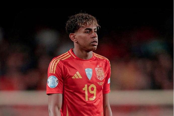 巨星格局!17岁亚马尔向全队宣布:只要法蒂在,我不穿10号 巨星格局!17岁亚马尔向全队宣布:只要法蒂在,我不穿10号